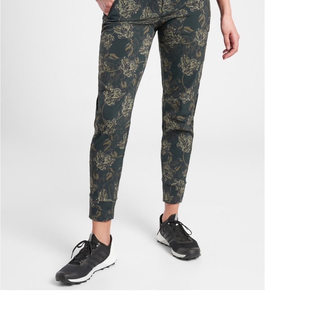 Athleta Trekkie North Printed Jogger, Terra Firma Olive, size 4